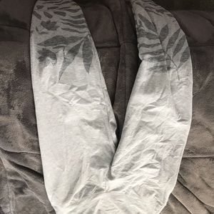 Aerie grey lead patterned leggings